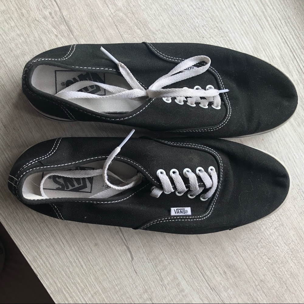 Black Era Vans women’s size 9